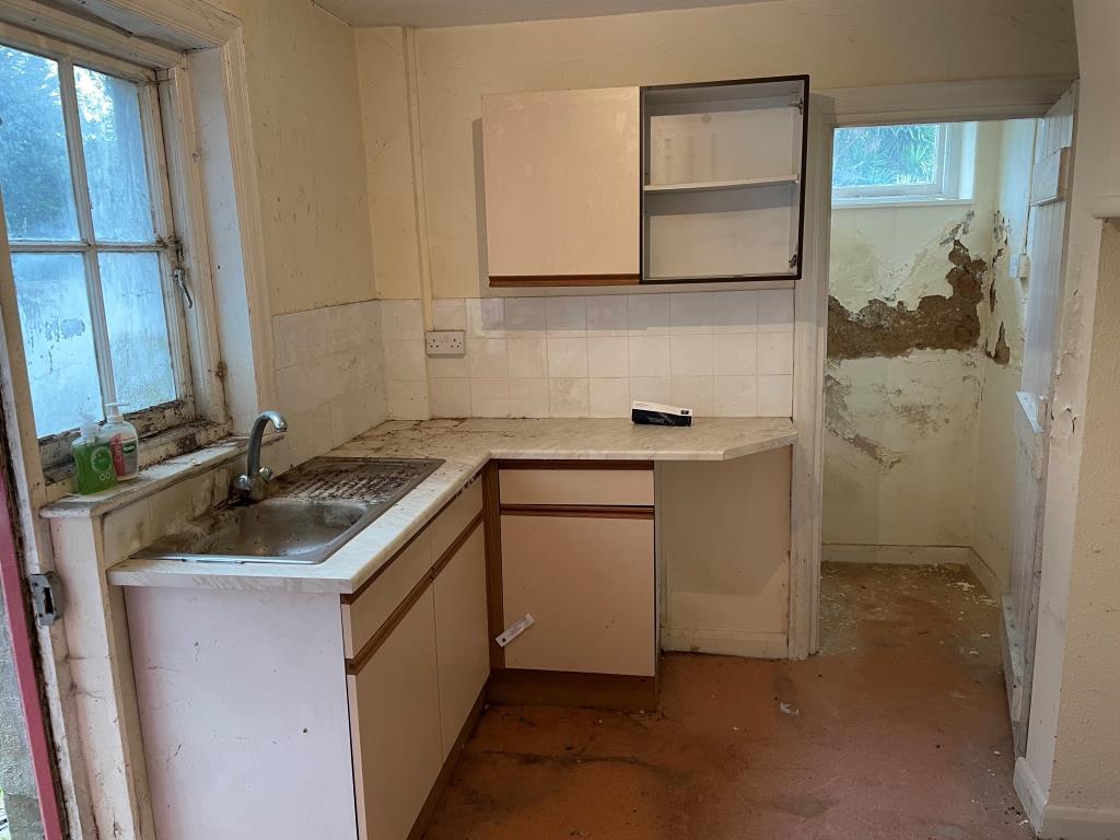 Lot: 55 - HOUSE IN NEED OF REFURBISHMENT -